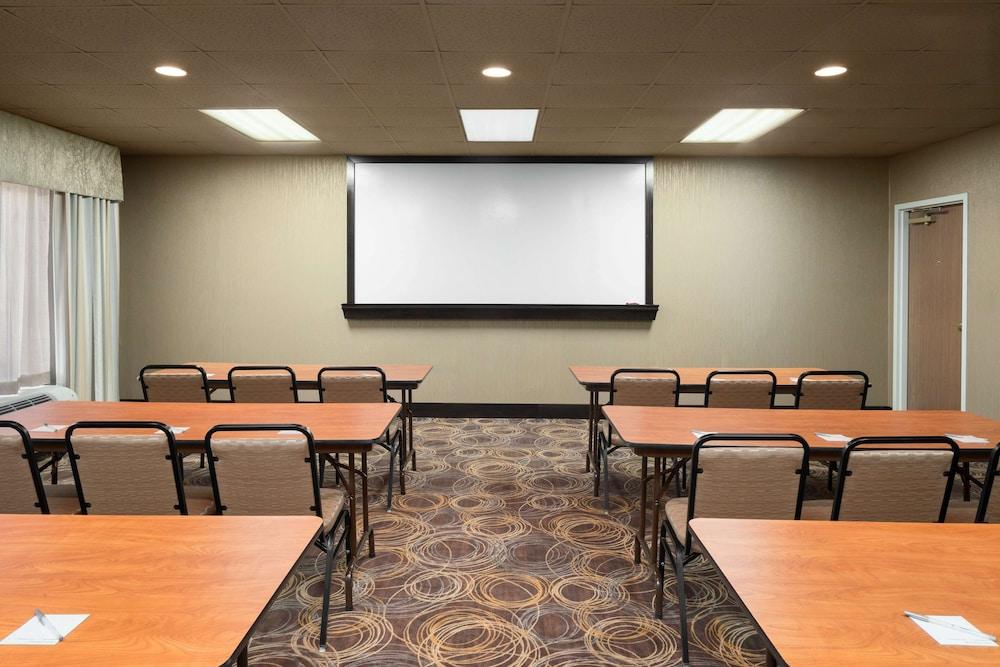 Hampton Inn Pell City photo 24