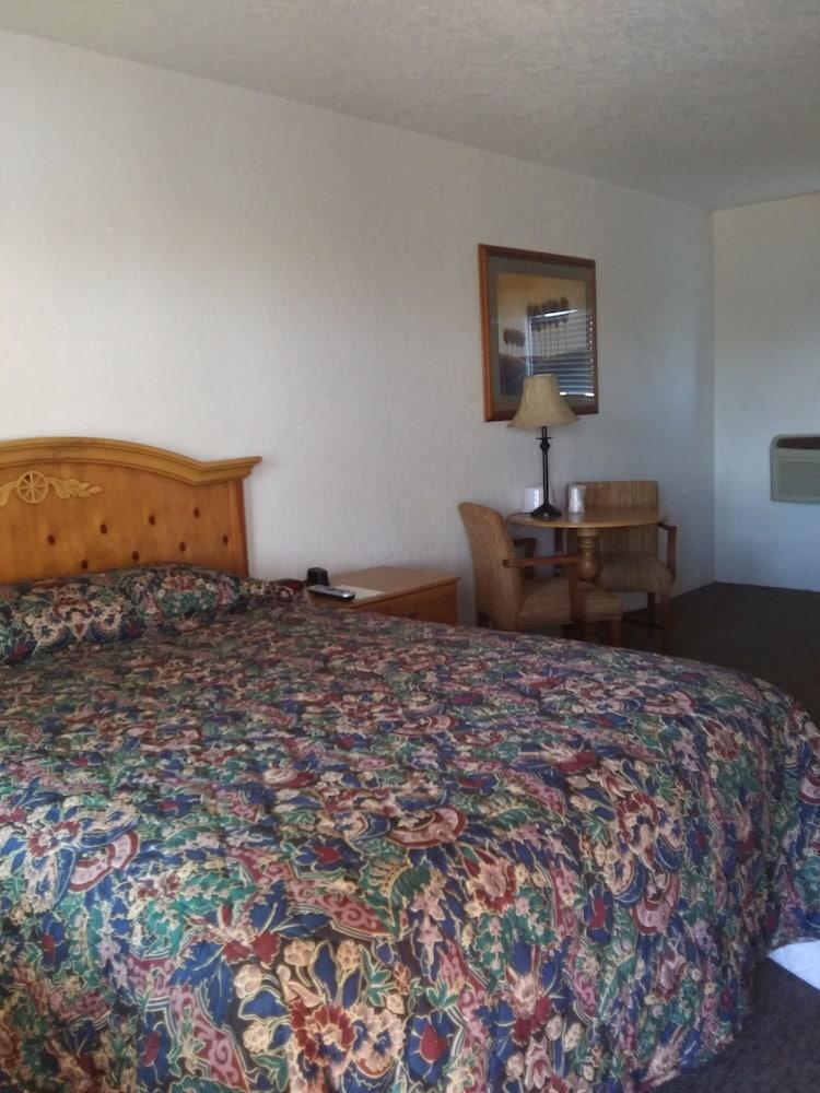 Circle S Lodge photo 26