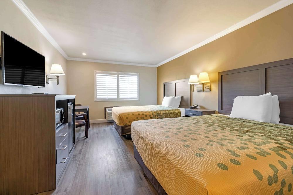Econo Lodge Moreno Valley photo 13