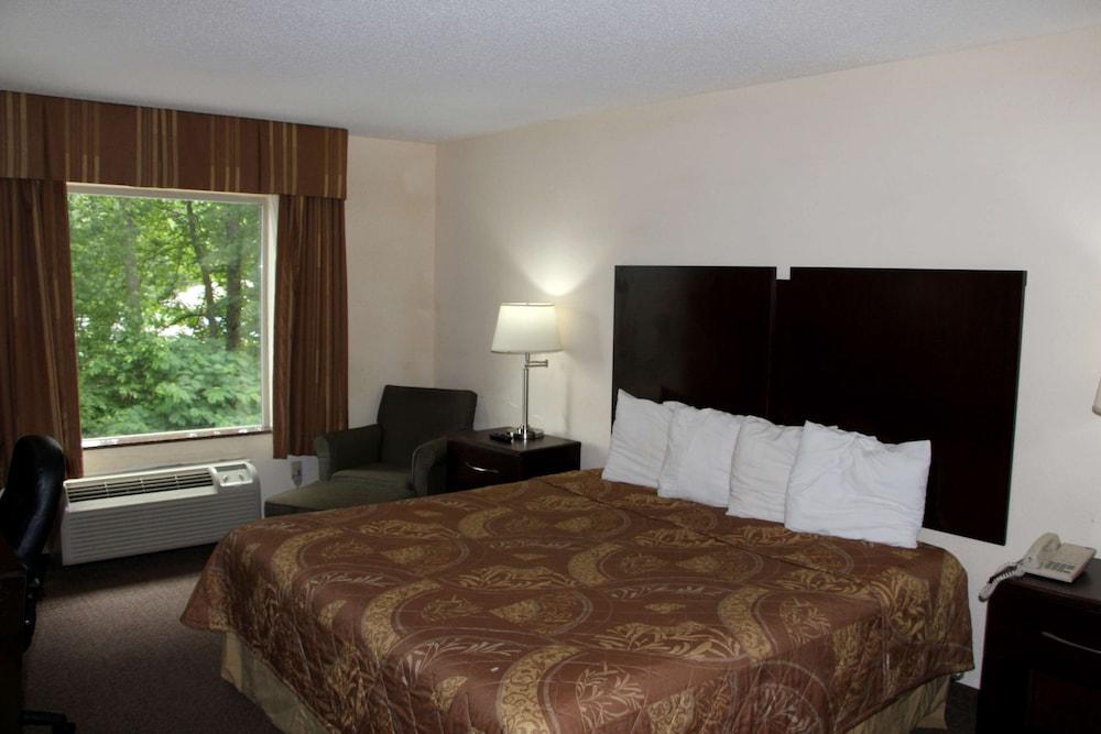 Jameson Inn and Suites Riverdale photo 10