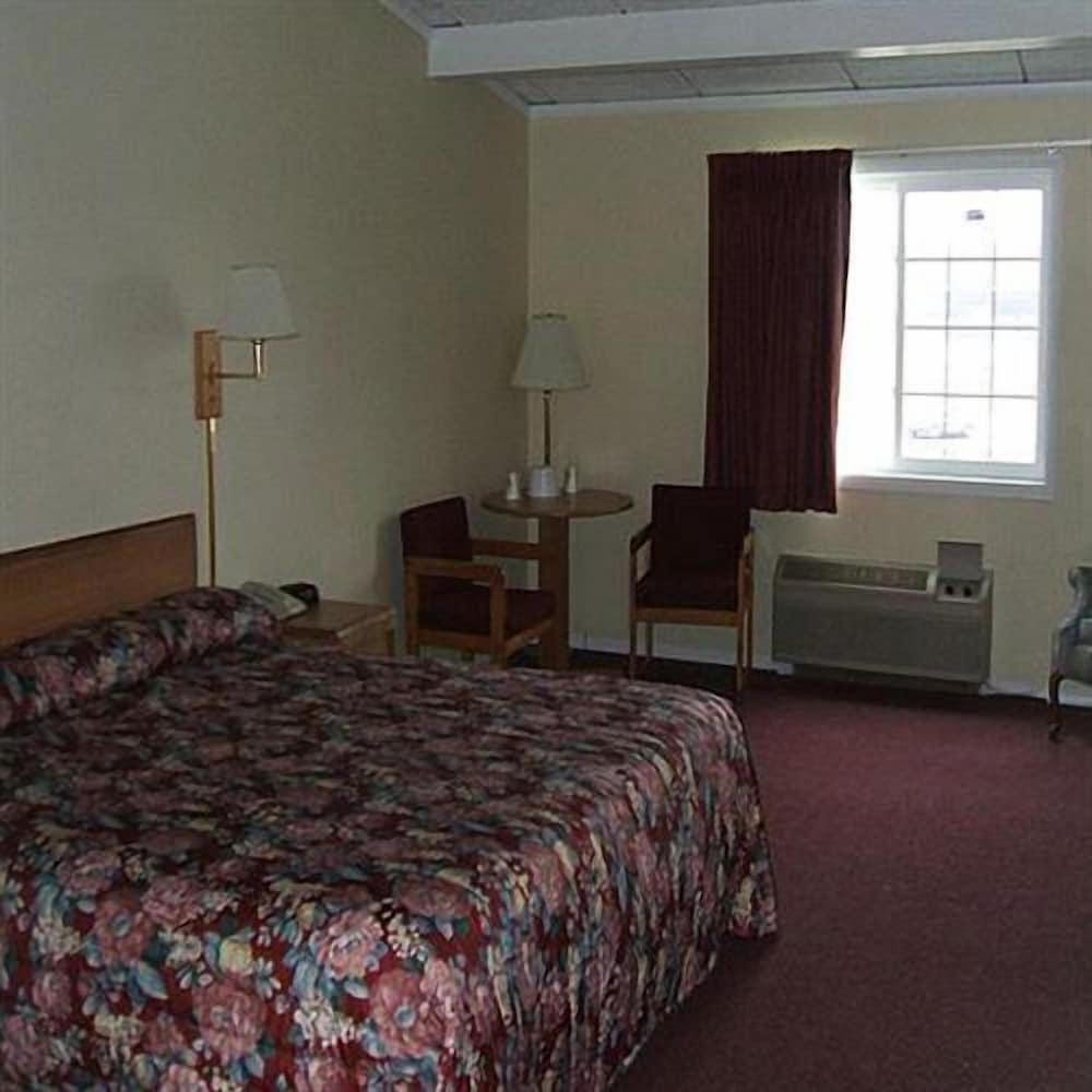 Travelers Inn photo 16