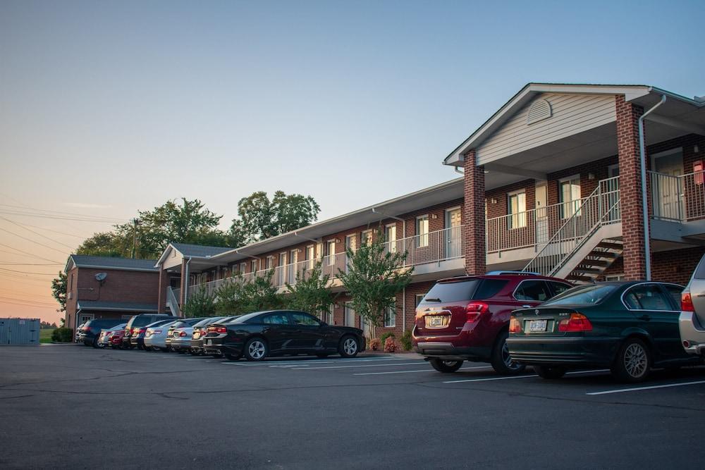 Affordable Suites of America Harrisonburg photo 59