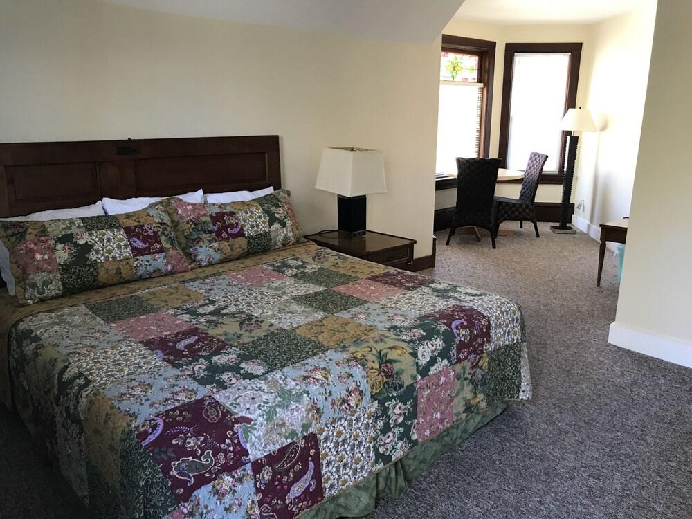 Harbor Light Inn photo 11