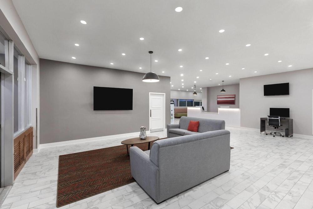Ramada By Wyndham Kenner/New Orleans Airport South photo 4
