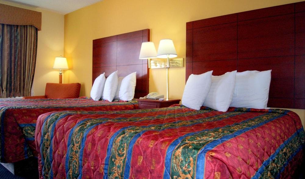 Red Carpet Inn photo 25