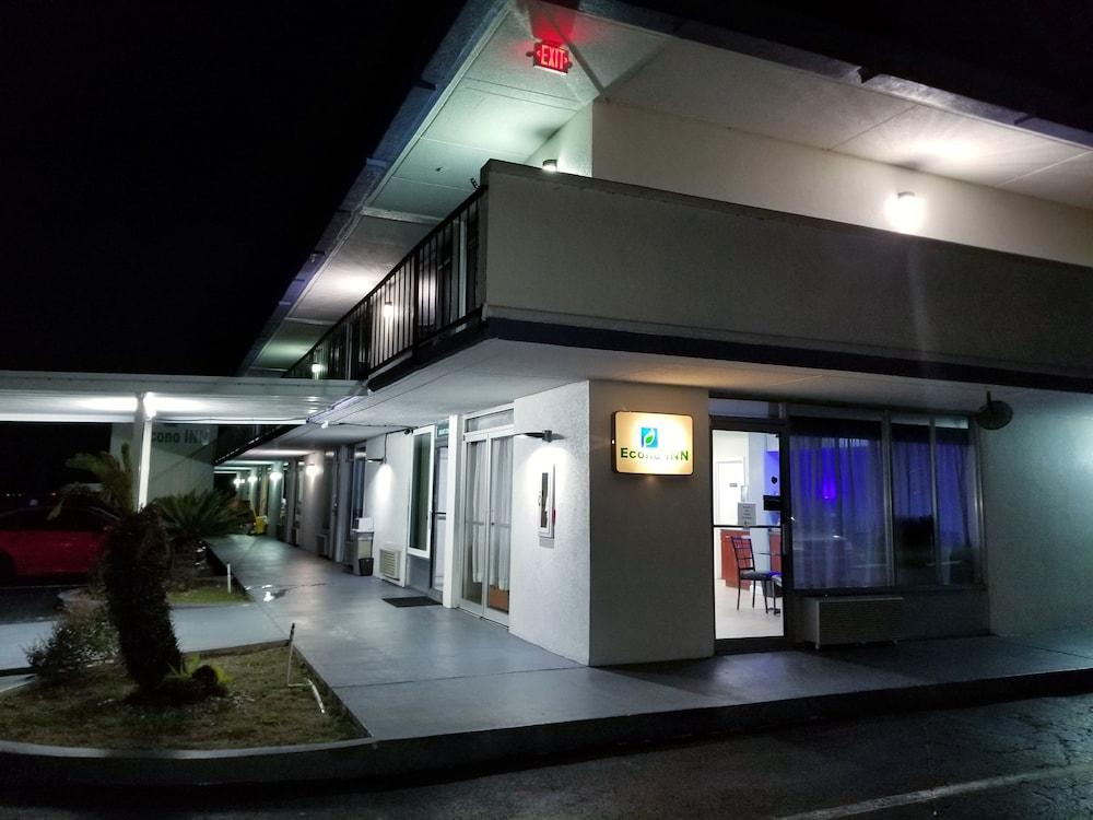 Econo Inn photo 10