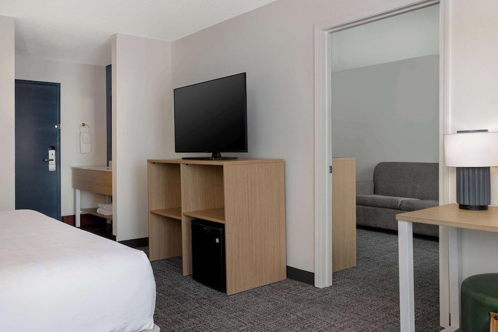 Spark by Hilton Evansville East, IN photo 13