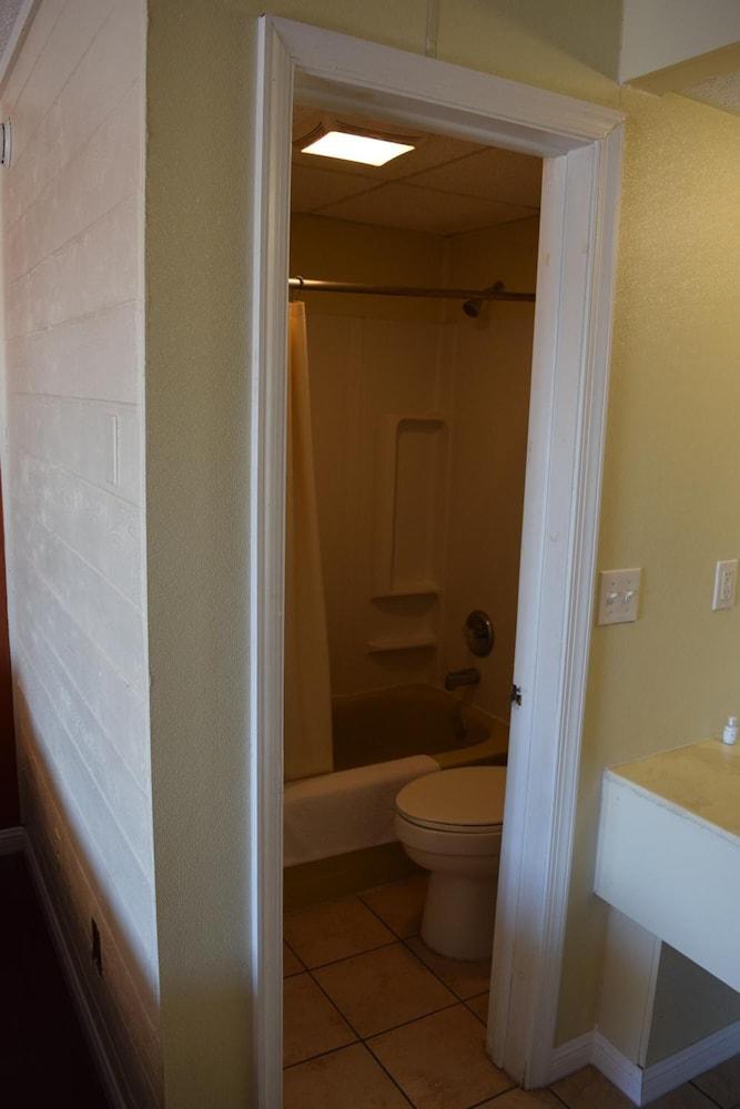 Dry Dock Motel photo 15