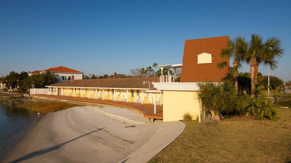 Edgewater Inn photo 42