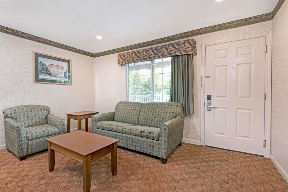 Days Inn by Wyndham Ridgefield photo 3