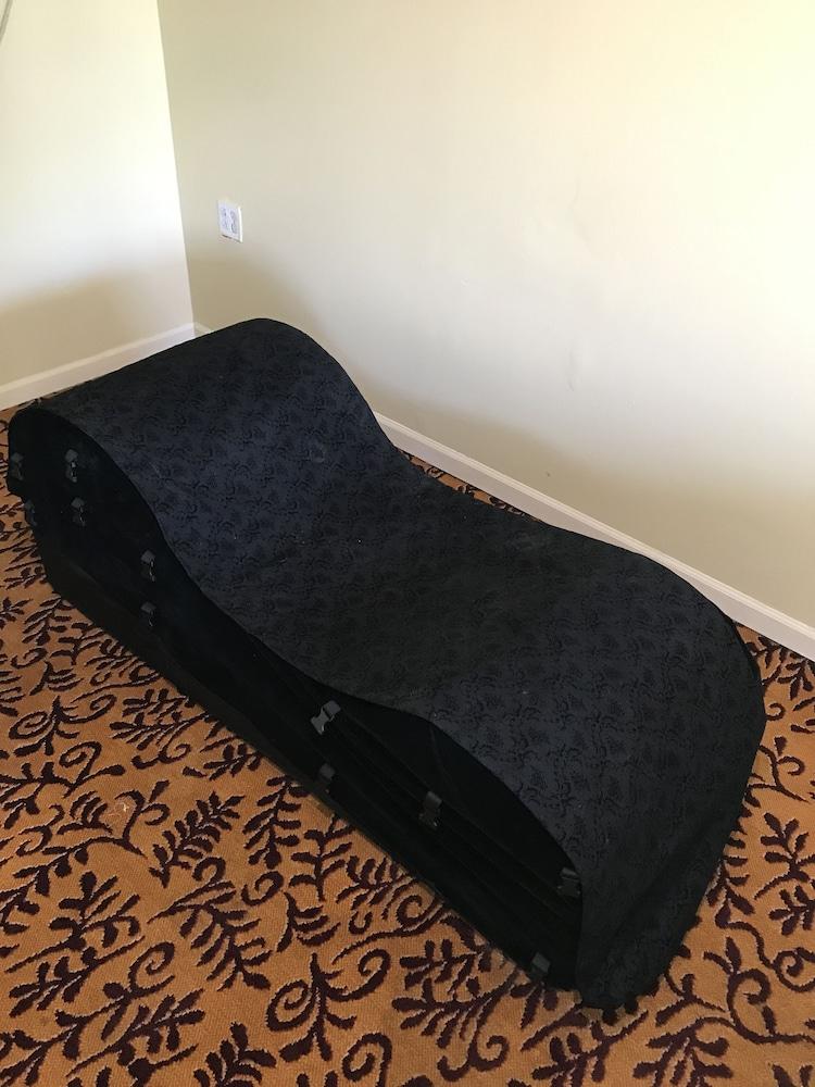 Presidential Inn & Suites photo 24