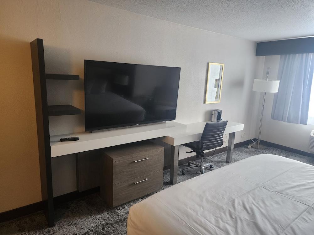 Comfort Inn Brooklyn Center photo 5