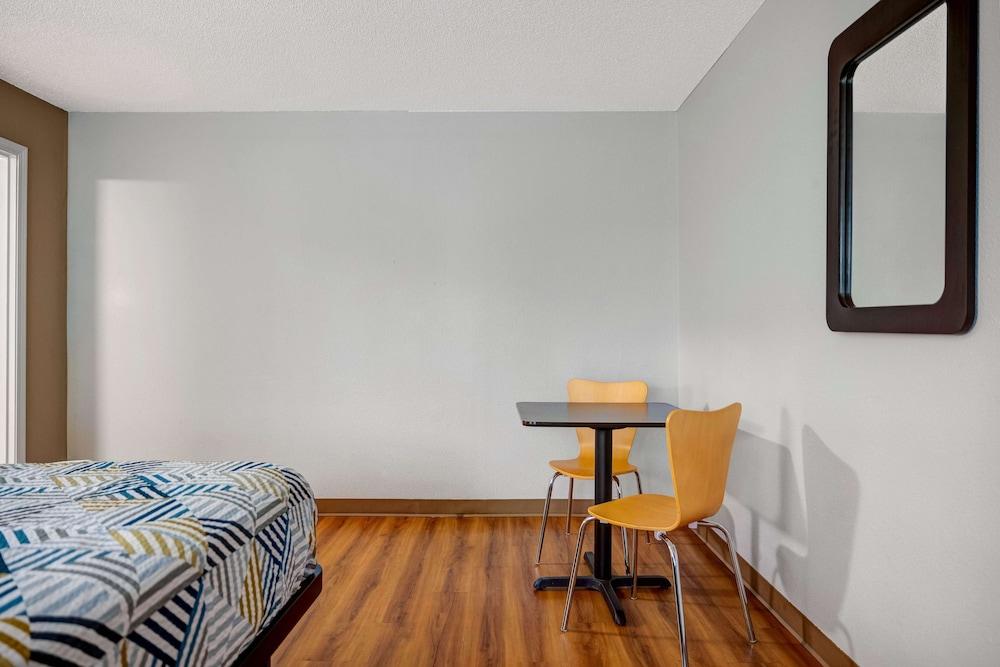 Motel 6 Portland, OR - Downtown photo 25