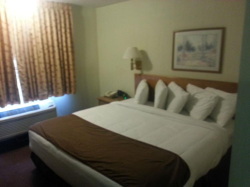 New Victorian Inn and Suites photo 6