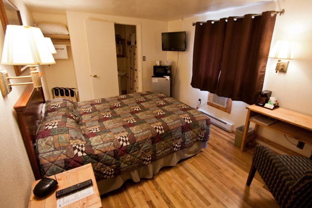 Falls Motel photo 20