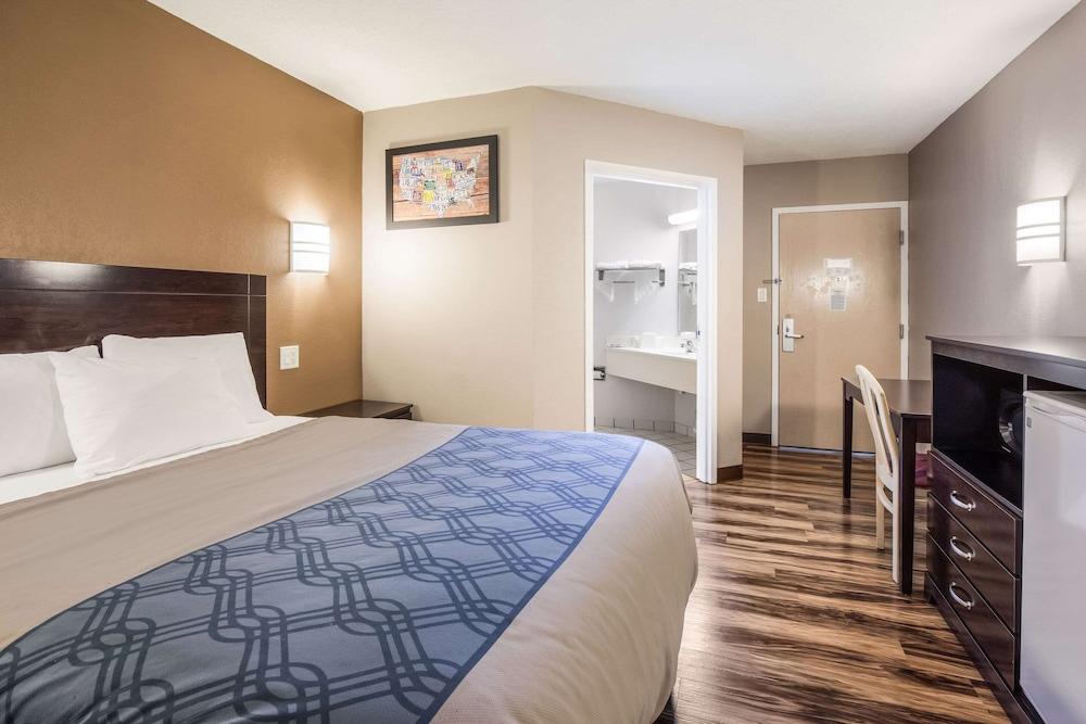 Econo Lodge Morristown West photo 23