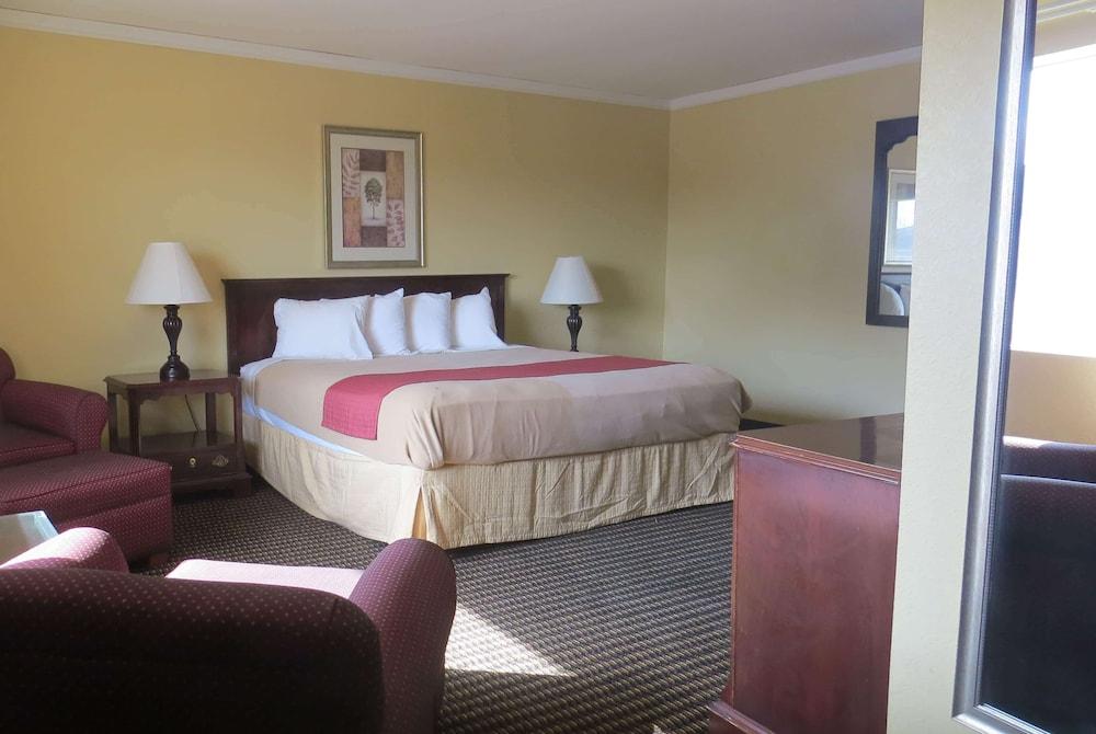 Travelodge by Wyndham Stratton photo 1