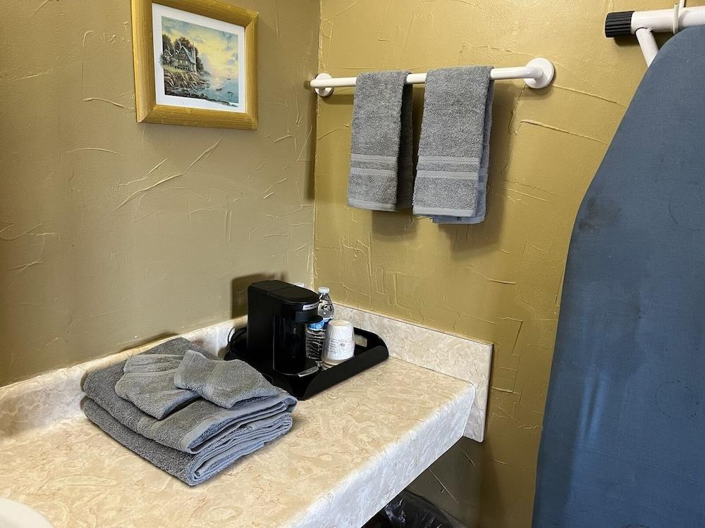 High Point Motel photo 9
