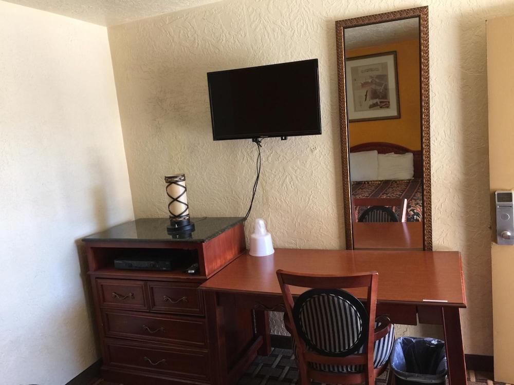 Encore Motel photo 42