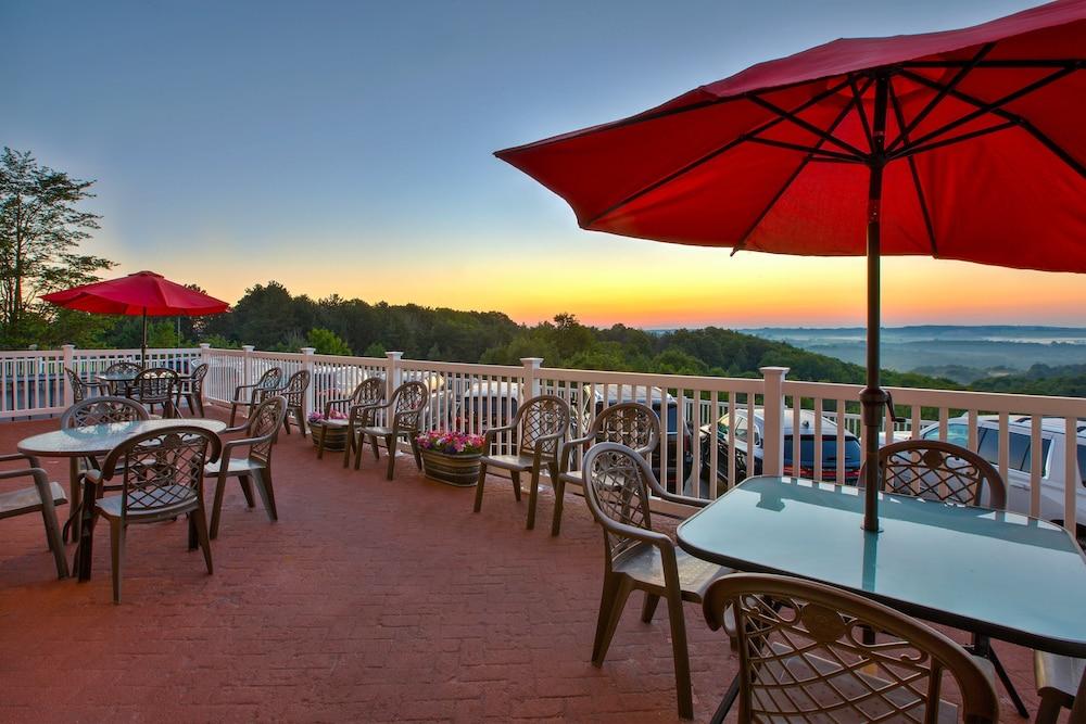 Holiday Inn Express & Suites Petoskey by IHG photo 31