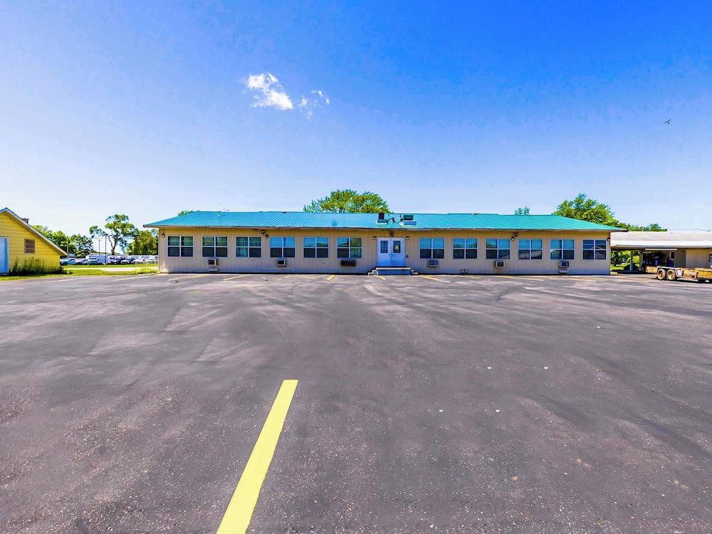 Country Hearth Inn & Suites By OYO Sturgis photo 22