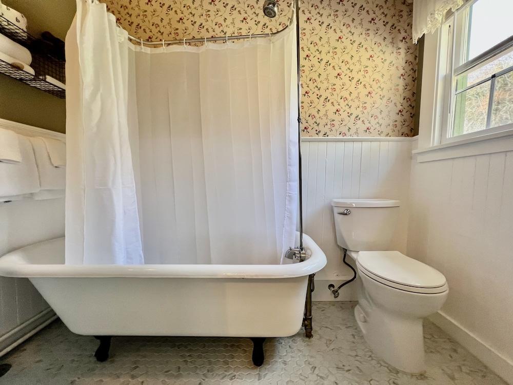 The Historic Requa Inn photo 85