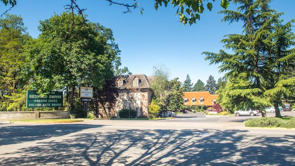 Riverside Inn photo 69