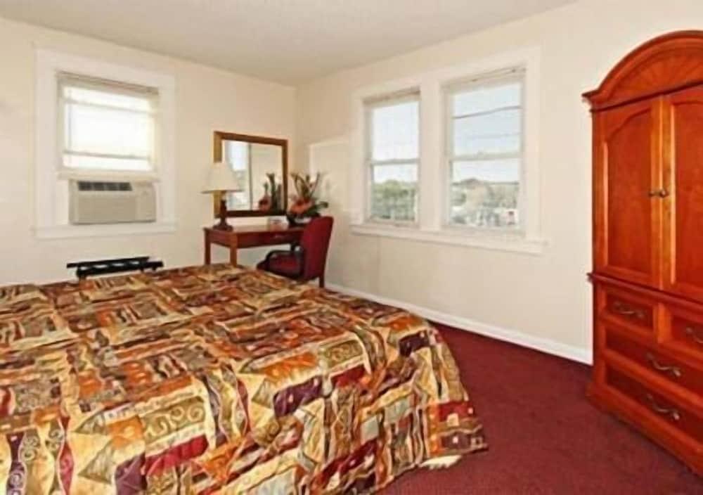 Regal Inn & Suites photo 6