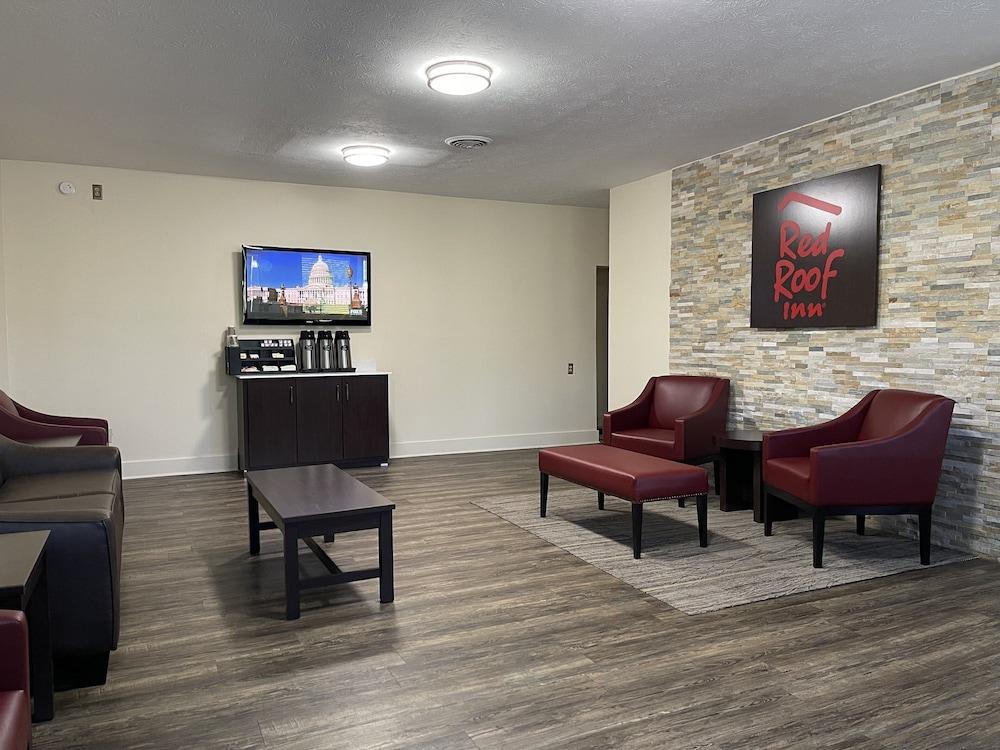 Red Roof Inn LaGrange photo 29