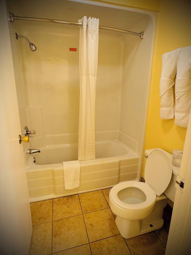 Alamo Inn photo 12