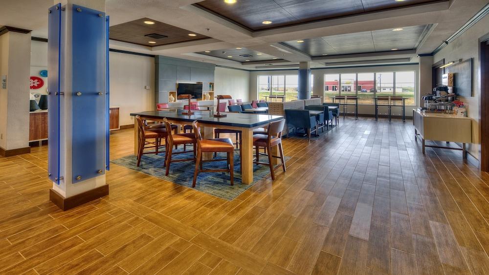 Holiday Inn Express Hotel & Suites Corsicana by IHG photo 26