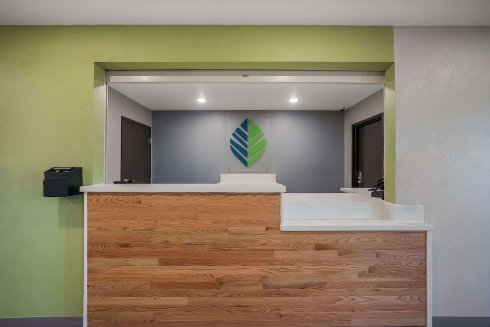 Woodspring Suites Milwaukee - Menomonee Falls photo 2