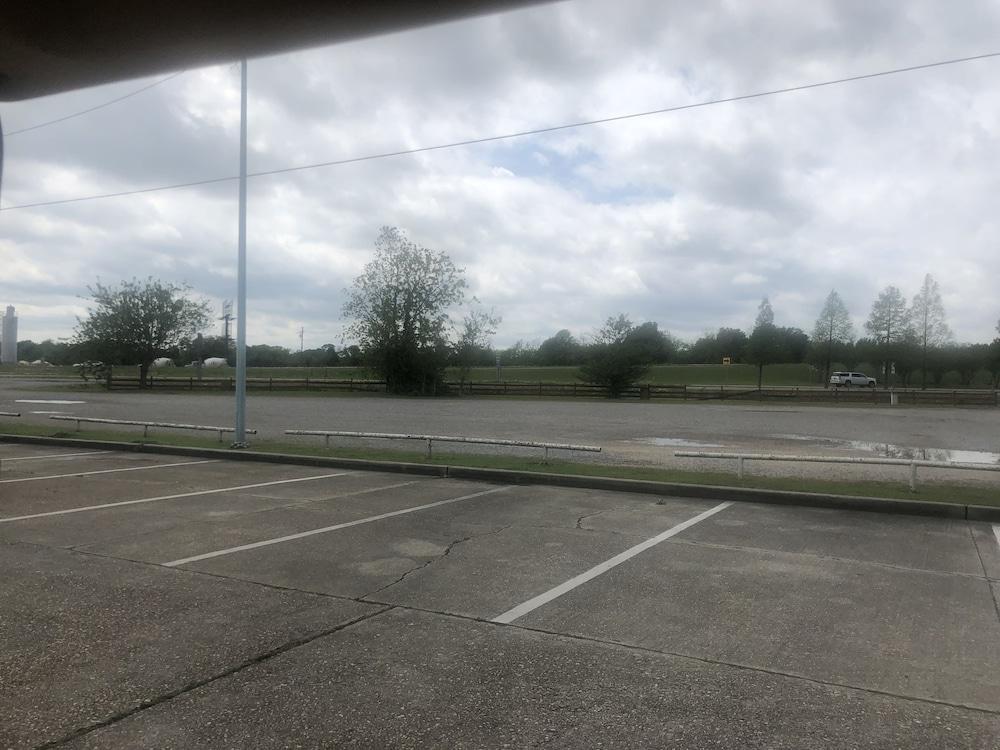 Ramada by Wyndham New Iberia photo 38