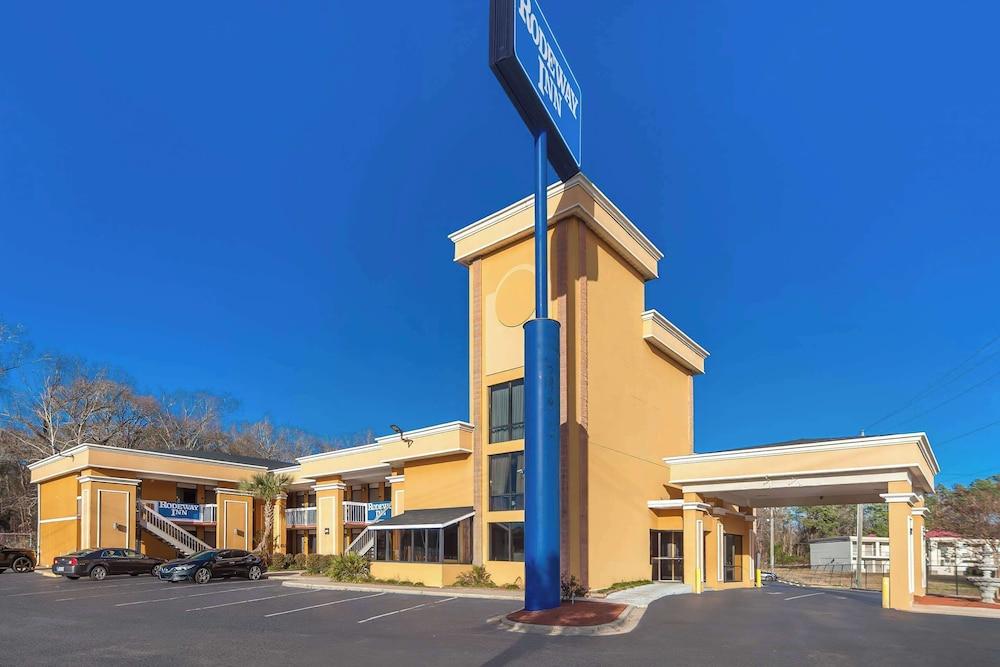 Rodeway Inn Lumberton Central photo 1