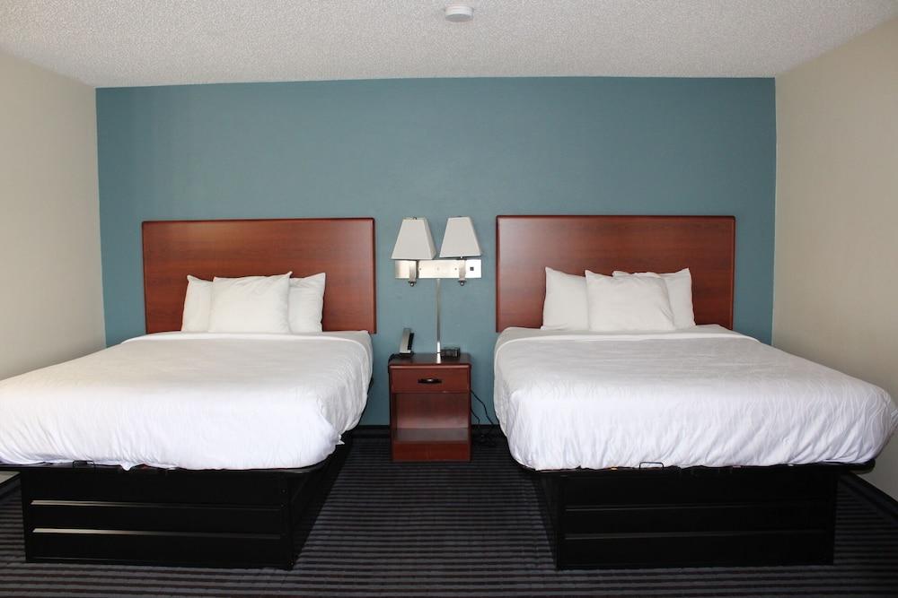 Reston Inn & Suites photo 13