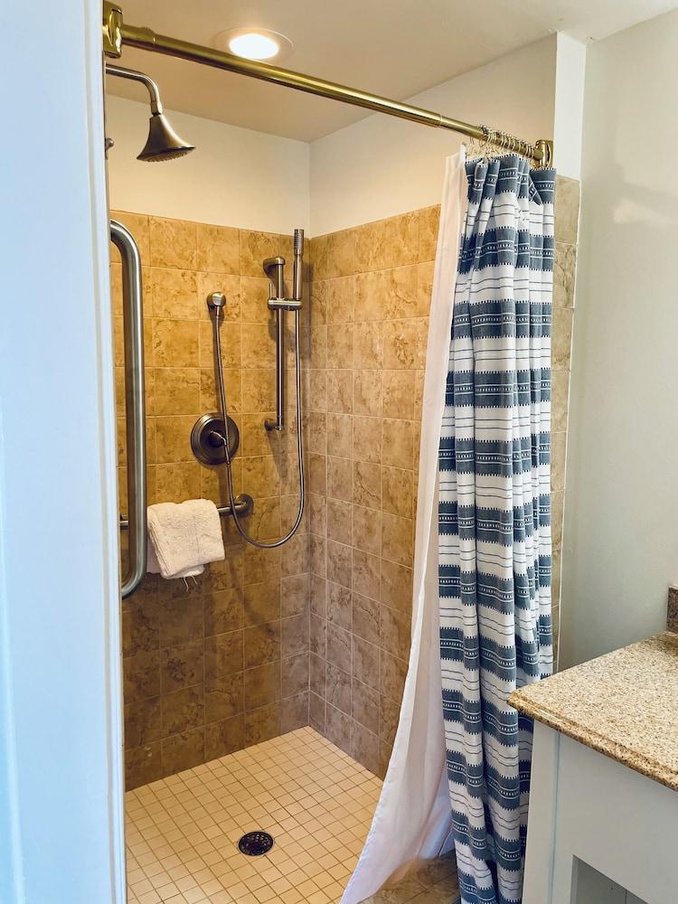 Admirals Quarters Inn photo 71