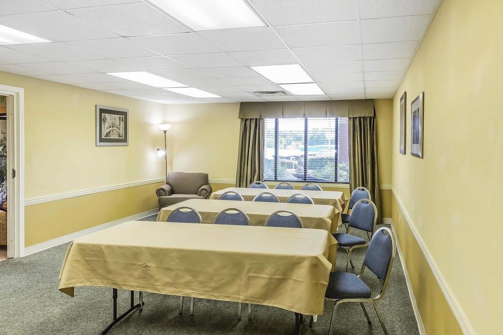 Quality Inn Calera I-65 exit 231 photo 26