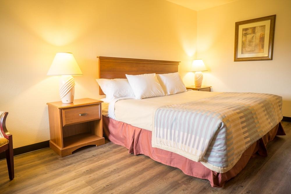 Sunnyside Inn & Suites photo 28