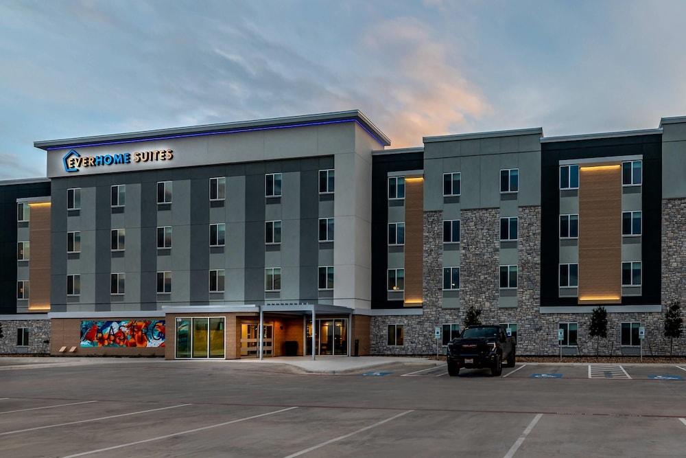 Everhome Suites Bastrop photo 41