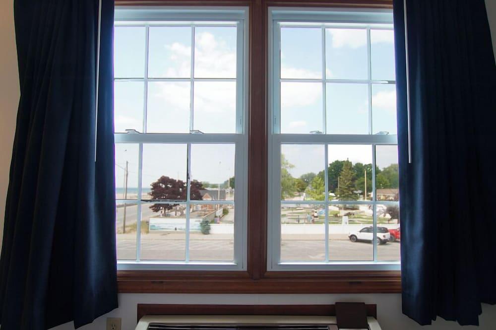 Snyder's Shoreline Inn photo 13