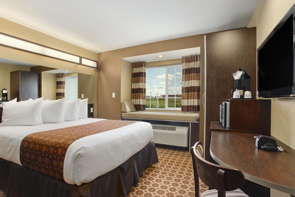Microtel Inn & Suites by Wyndham Dickinson photo 10