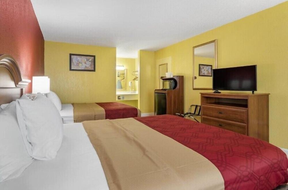 Travelers Inn Douglas By OYO US-441 photo 21