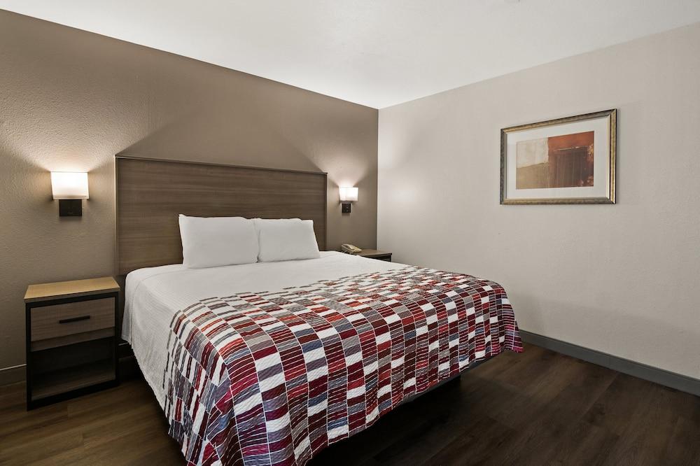 Red Roof Inn & Suites Irving – DFW Airport South photo 30