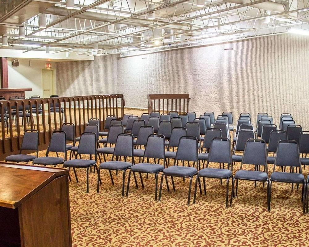 Howard Johnson by Wyndham Columbus State Fairgrounds I-71 photo 28