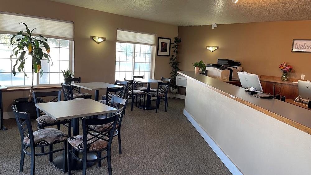 Morgan Inn And Suites photo 5