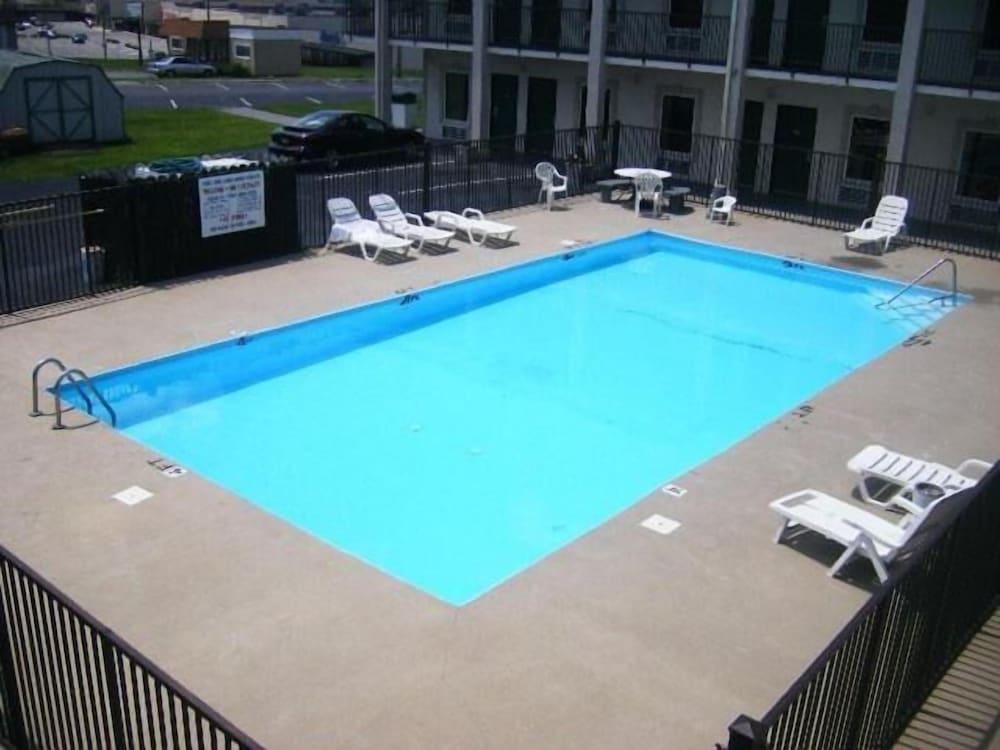 Travelers Inn photo 2