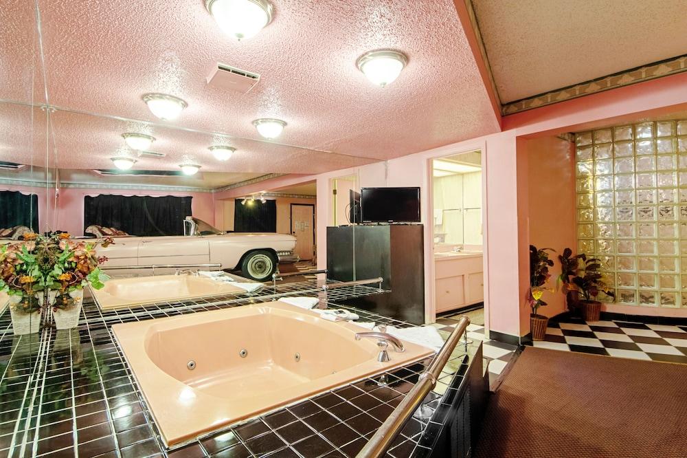 Economy Inn & Suites photo 15