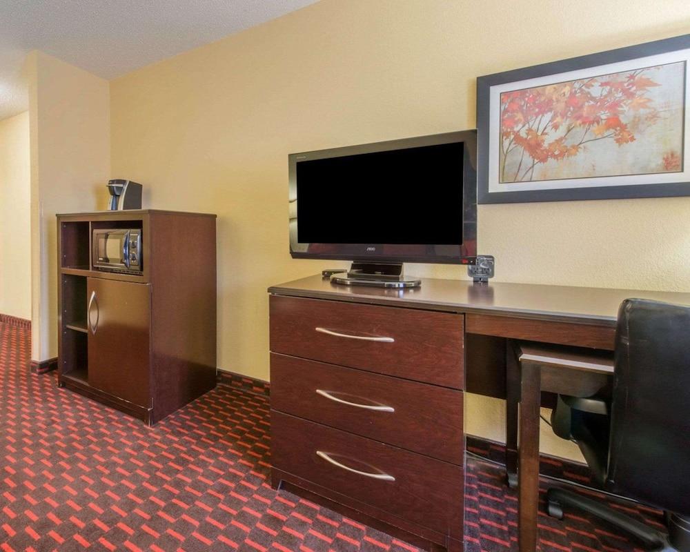 Comfort Suites Altoona North photo 4