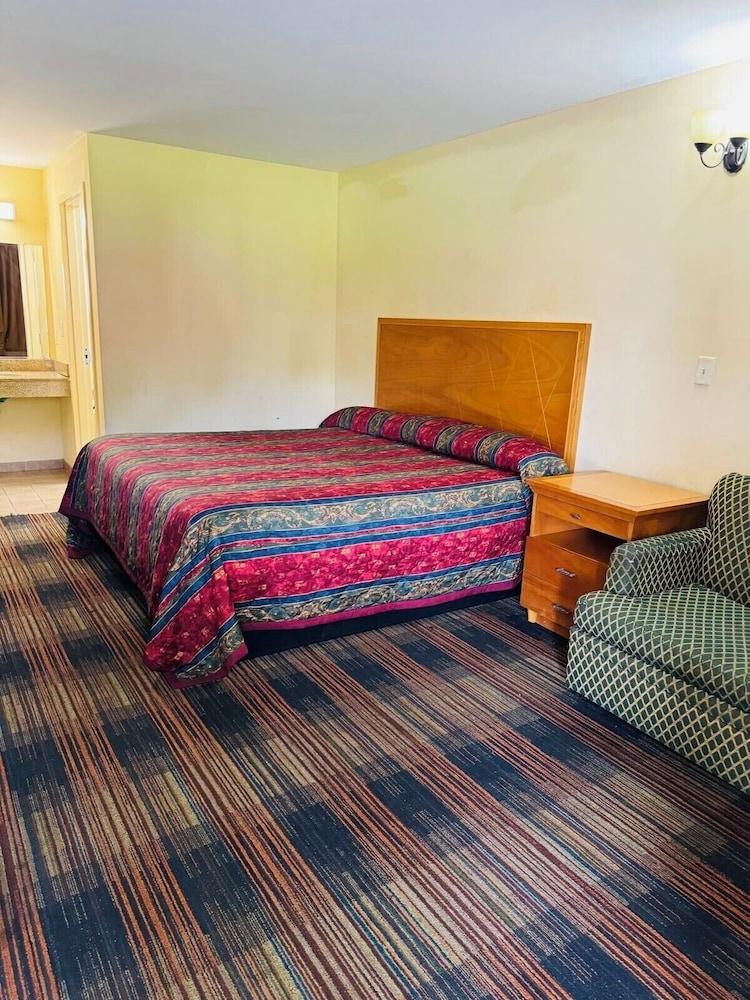 EXECUTIVE INN photo 5