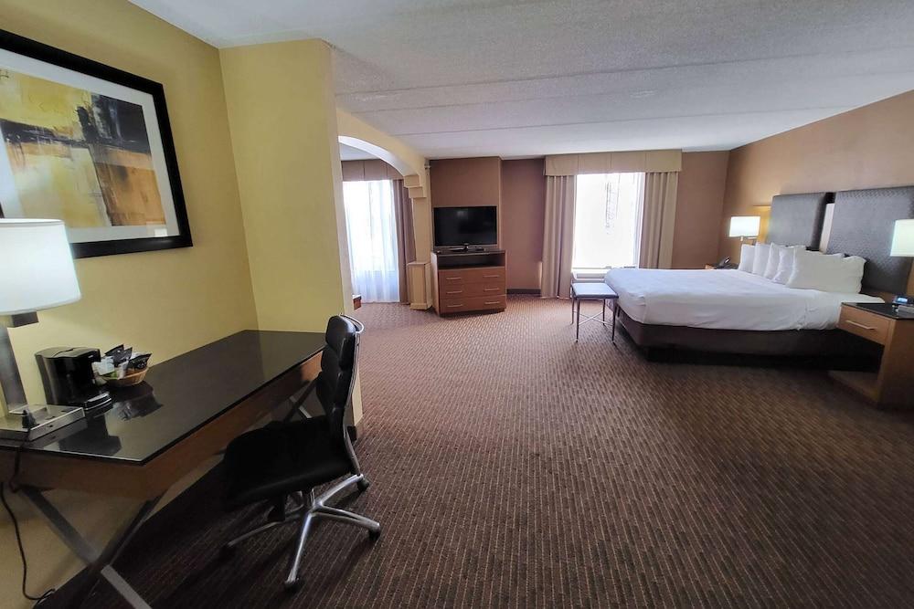 Wingate by Wyndham Greensboro/Coliseum photo 20